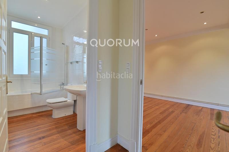 Foto b5de711b-e93c-48b5-a090-cdb335a51486. Alquiler piso vivienda 4 dormitorios en Ensanche - Moyua - Diputación Bilbao