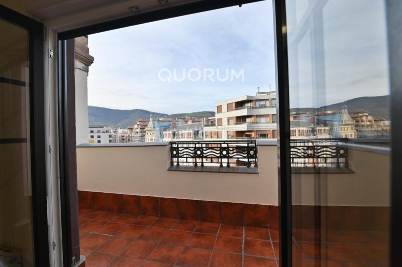 Foto c563d12e-f3da-4bfc-8d01-8fe1fbc07706. Miete etagenwohnung mit heizung in Ensanche - Moyua - Diputación Bilbao