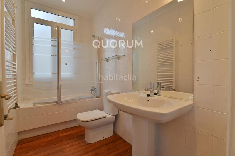 Foto f8f55e1d-692d-4a92-8cbf-aad98bdb1484. Miete etagenwohnung mit heizung in Ensanche - Moyua - Diputación Bilbao