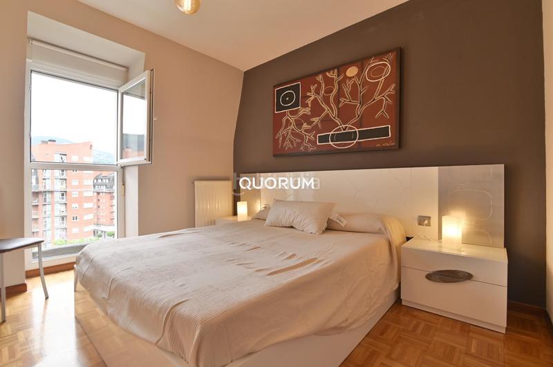Foto 33fd9afa-0f72-408c-beb2-e84de03bdc95. Alquiler piso en calle de julián zugazagoitia 9 piso 3 habitaciones y 2 baños alquiler temporada en Bilbao