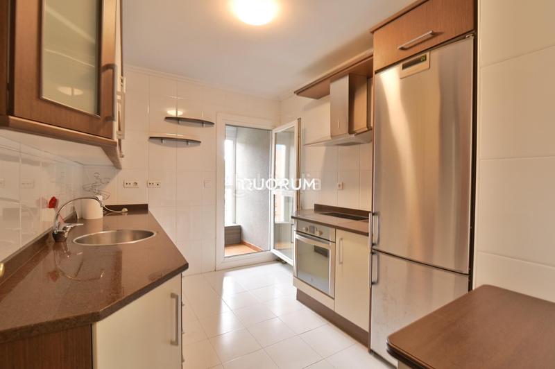 Foto 4dcfcdbf-5818-4e76-85ea-684cf2ad9651. Alquiler piso en calle de julián zugazagoitia 9 piso 3 habitaciones y 2 baños alquiler temporada en Bilbao