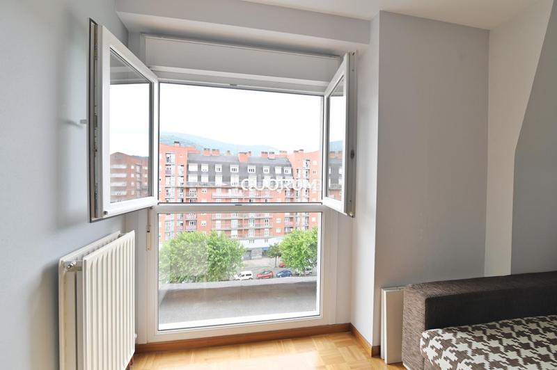 Foto 74192932-549f-4398-82f4-252d1d8711fe. Alquiler piso en calle de julián zugazagoitia 9 piso 3 habitaciones y 2 baños alquiler temporada en Bilbao