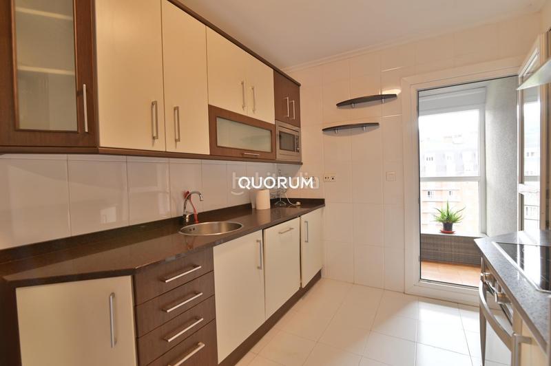 Foto 954ad16c-8d09-420c-aee4-cc599126b189. Alquiler piso en calle de julián zugazagoitia 9 piso 3 habitaciones y 2 baños alquiler temporada en Bilbao