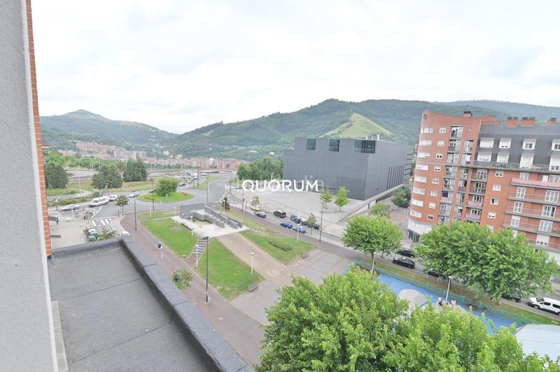 Foto abf0a396-f044-4158-a2e5-affbfd7a2050. Alquiler piso en calle de julián zugazagoitia 9 piso 3 habitaciones y 2 baños alquiler temporada en Bilbao