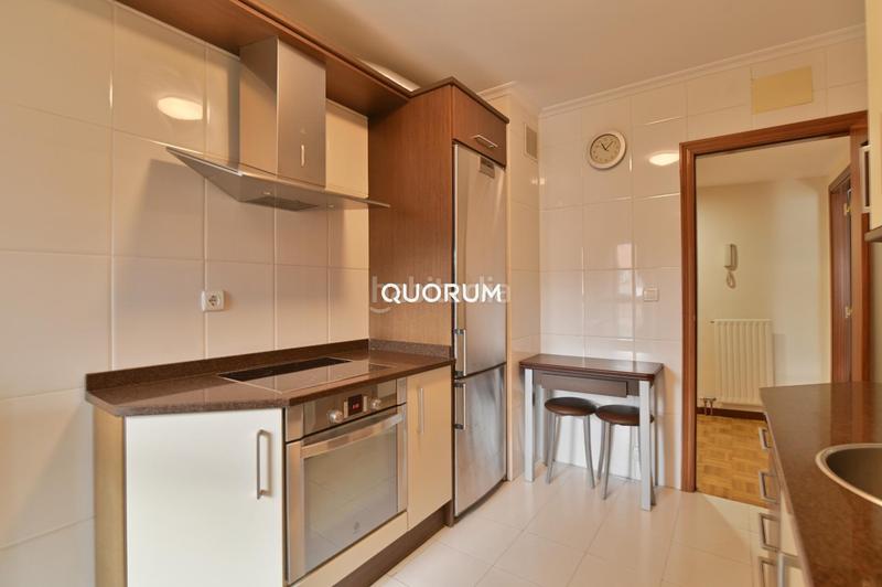 Foto ba610ecc-8e84-4e3b-8718-a28dce583f5d. Alquiler piso en calle de julián zugazagoitia 9 piso 3 habitaciones y 2 baños alquiler temporada en Bilbao