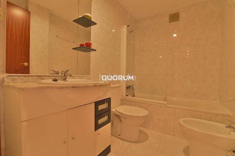 Foto d17189e8-f268-4c10-9a83-ec0e6b67c93d. Alquiler piso en calle de julián zugazagoitia 9 piso 3 habitaciones y 2 baños alquiler temporada en Bilbao