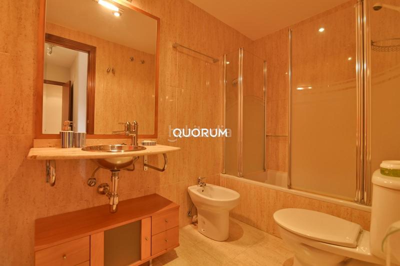 Foto d180ff0b-bfd1-4743-9f96-bfe7579c6442. Alquiler piso en calle de julián zugazagoitia 9 piso 3 habitaciones y 2 baños alquiler temporada en Bilbao