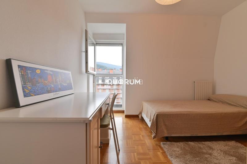 Foto df980d4f-f9b4-493b-acb9-4cf1df08f4d4. Alquiler piso en calle de julián zugazagoitia 9 piso 3 habitaciones y 2 baños alquiler temporada en Bilbao