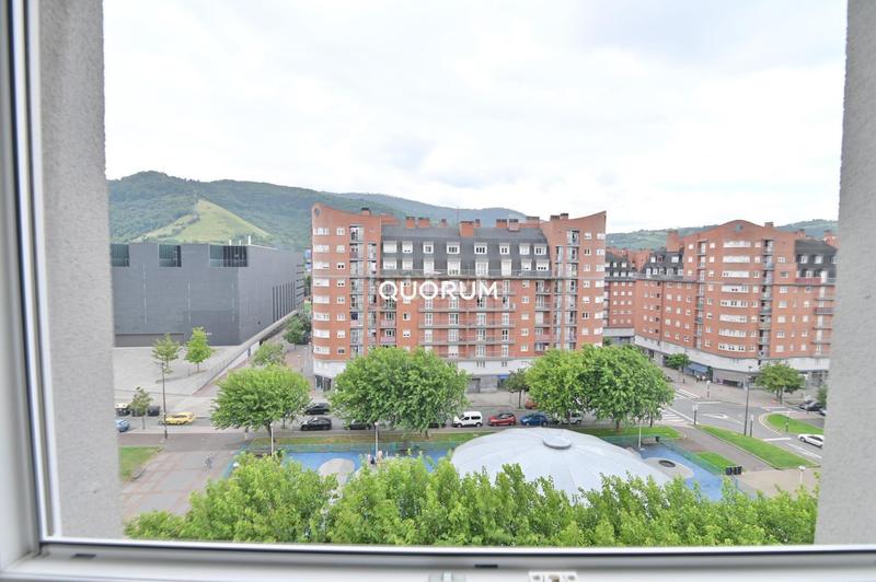 Foto 4bccf4f8-224b-48dc-ad84-30a07a1baa90. Rent flat in calle de julián zugazagoitia 9 in Miribilla Bilbao