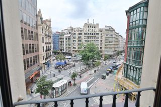Pis a Ensanche - Moyua - Diputación. Espectacular vivienda en rotonda en el ensanche