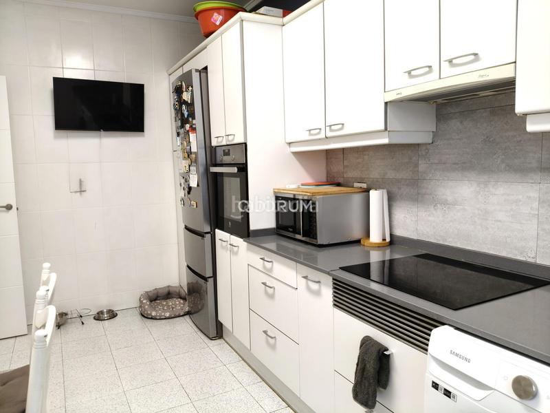 Foto cbebd2cb-95d2-4cfb-971a-b82df20accb4. Piso bonita vivienda 3 habitaciones y 1 baño en Ametzola Bilbao