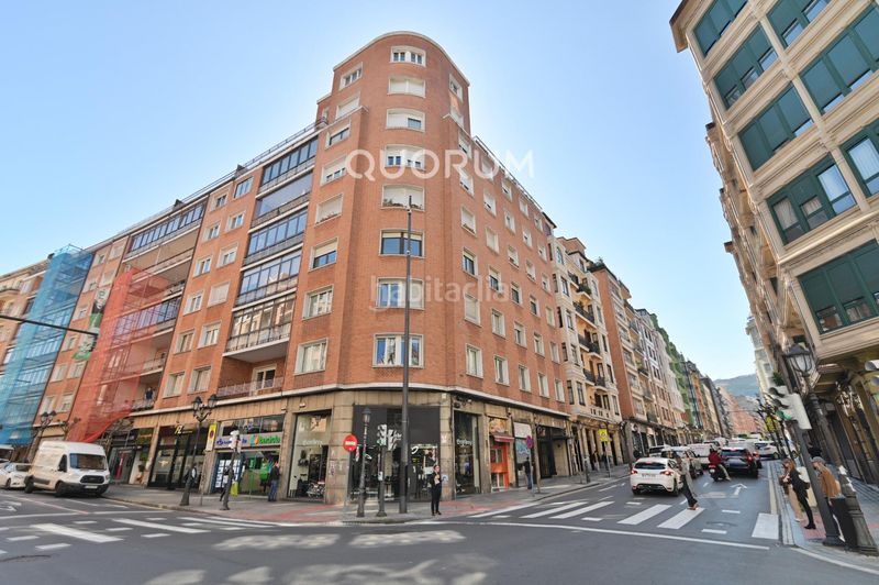 Foto 364c6924-6399-4614-861c-9c0494ba0d03. Àtic amb calefacció aparcament a Alhóndiga Bilbao