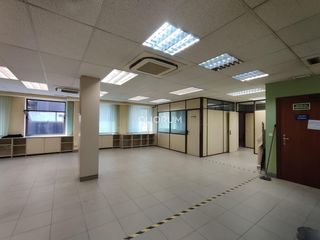 Rent Office space  Calle ledesma. Gran oficina en alquiler en abando con acceso directo en ascenso