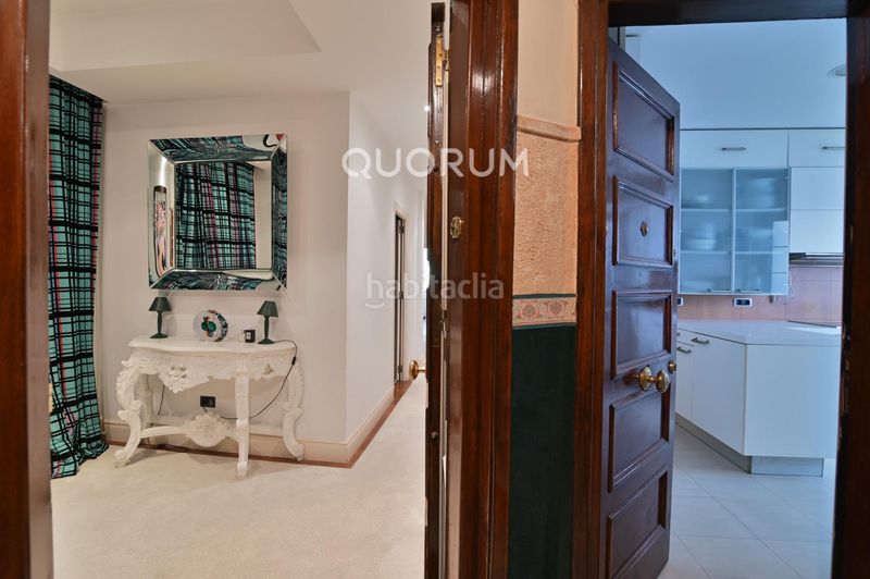 Foto 3eca195d-8c72-4831-bae3-acbdd16c7cb0. Pis a Abandoibarra - Guggenheim Bilbao