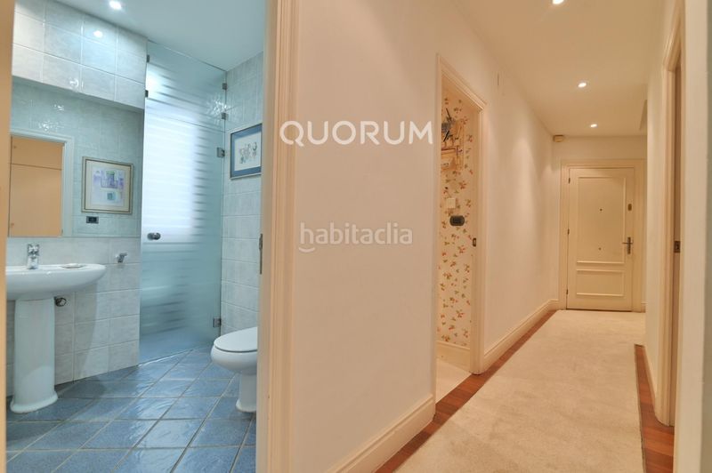 Foto 527a5159-83db-435f-aa33-b38cd39c44d8. Pis a Abandoibarra - Guggenheim Bilbao