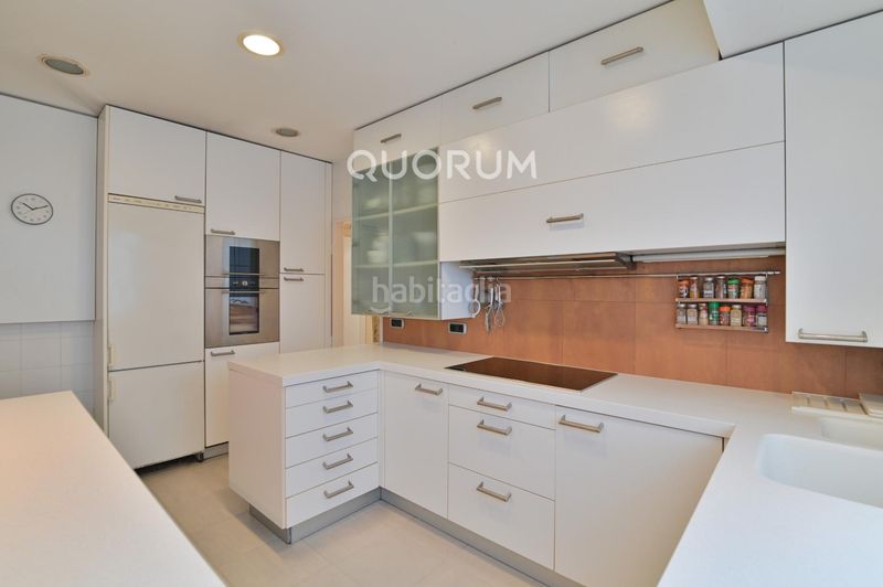 Foto 74b9eae3-f215-4ef3-81f9-8b8d8ae8317e. Pis a Abandoibarra - Guggenheim Bilbao