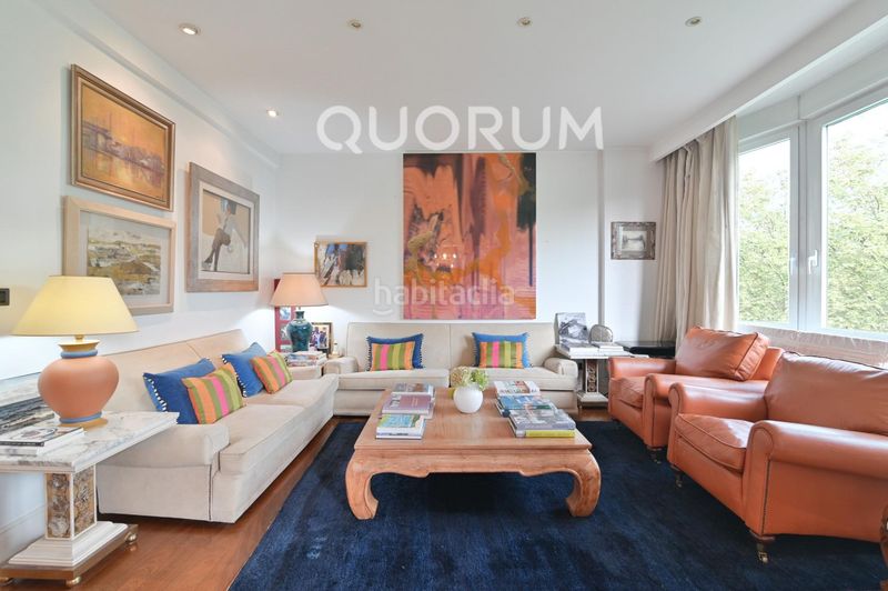 Foto 828f2f66-c26a-4442-8c07-8fa6069c8377. Pis a Abandoibarra - Guggenheim Bilbao