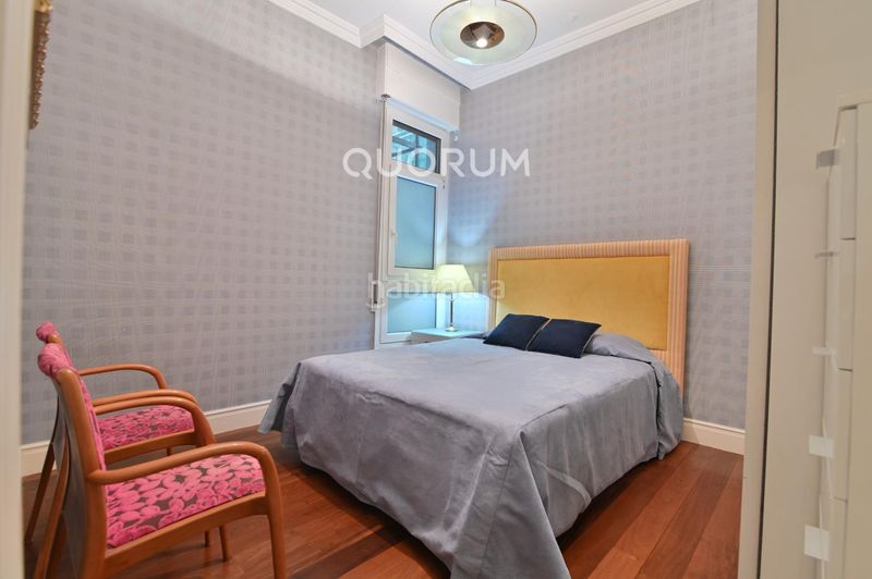 Foto 8a52abad-c23f-4b1c-89fd-d193a92879ef. Pis a Abandoibarra - Guggenheim Bilbao