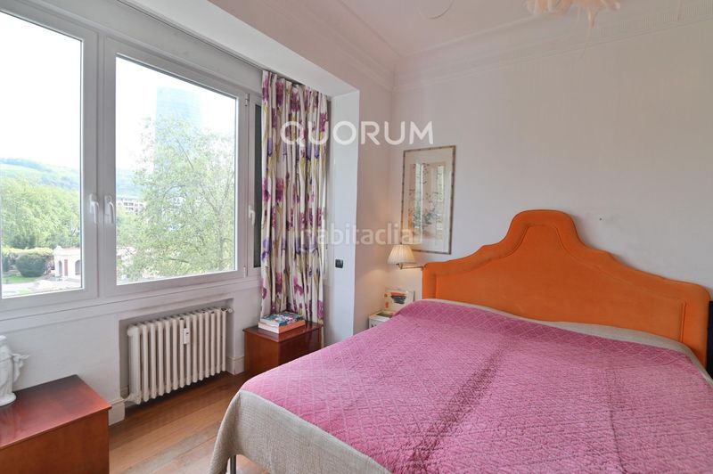 Foto dd399e0f-be75-4fcd-bcd8-3f87f0b92b4d. Pis a Abandoibarra - Guggenheim Bilbao