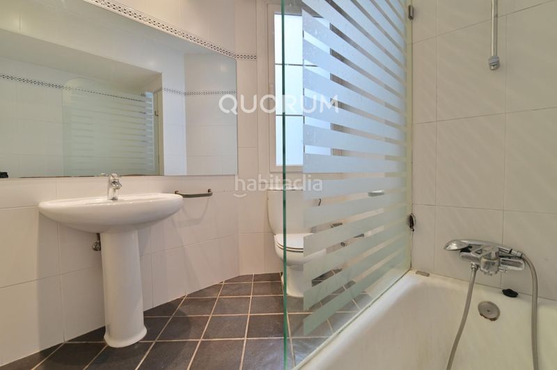 Foto dde40c27-509a-45ec-9a41-60548c4a6a07. Pis a Abandoibarra - Guggenheim Bilbao