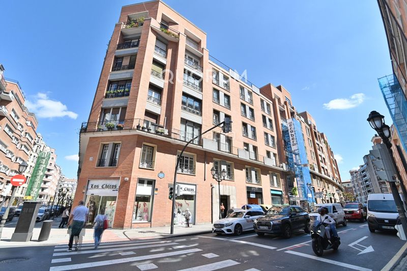 Foto c828072e-a5de-4713-a113-ca70f8e4c3e4. Pis amb calefacció a Ensanche - Moyua - Diputación Bilbao