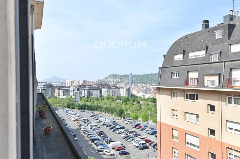 Foto d6da66f6-ccfa-48ca-bbaa-8d89b7b8c1d9. Pis amb aparcament a Miribilla Bilbao