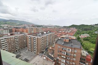 Flat  Plaza  celestino maría del arenal. Piso con vistas y garaje en sarriko