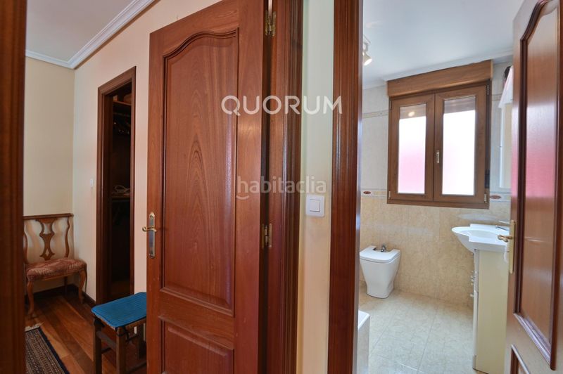 Foto 6d8511ca-dd49-4364-8e99-f01730e24eb8. Casa adossada amb calefacció a Basurtu Bilbao