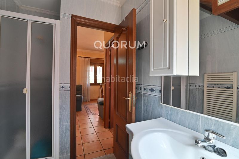 Foto a9bf5dd0-f132-4462-be17-864b474df150. Casa adossada amb calefacció a Basurtu Bilbao