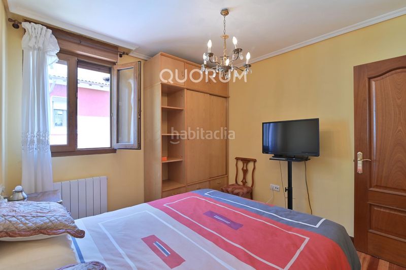 Foto b31b55dd-7352-4975-81aa-61b3b385d1fa. Casa adossada amb calefacció a Basurtu Bilbao