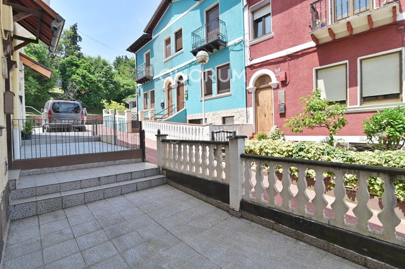 Foto c5ec27f1-184b-4189-834c-0ec0695d0e4b. Casa adossada amb calefacció a Basurtu Bilbao