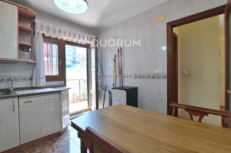Foto ec61cab6-d626-4d94-8e15-ad14467a7e32. Casa adossada amb calefacció a Basurtu Bilbao