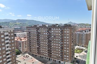 Appartement  Plaza celestino m. del arenal. Vivienda con reformada con vistas y garaje en sarriko