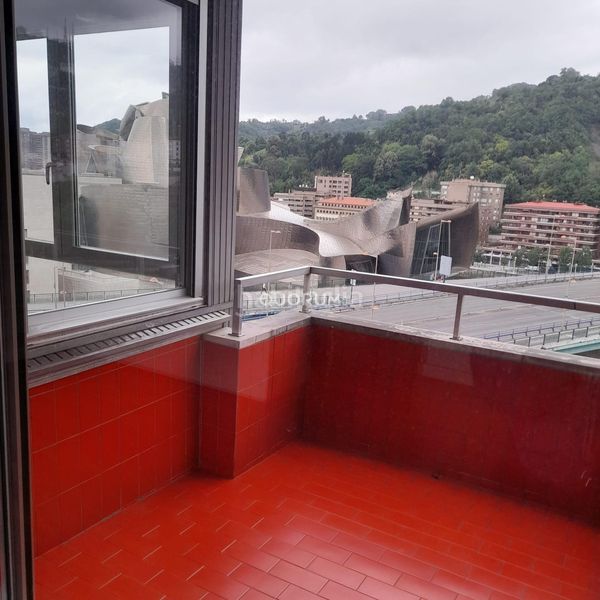 Foto 194dfcc7-9435-4458-bd9c-b9a14d2d64bd. Pis amb calefacció a Abandoibarra - Guggenheim Bilbao