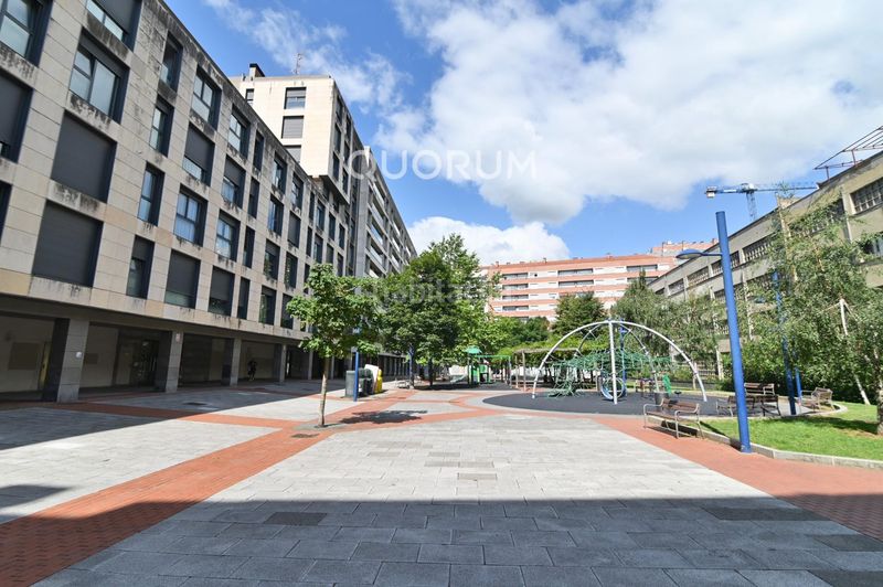 Foto c606c290-f3c6-4876-8eb3-8b610c25d78e. Pis amb calefacció aparcament a Iralabarri Bilbao