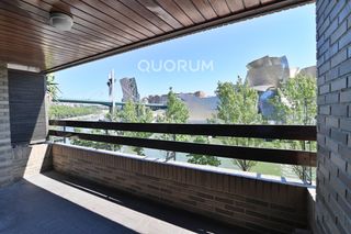 Location Appartement  Avenida universidades. Gran vivienda señorial reformada con vistas