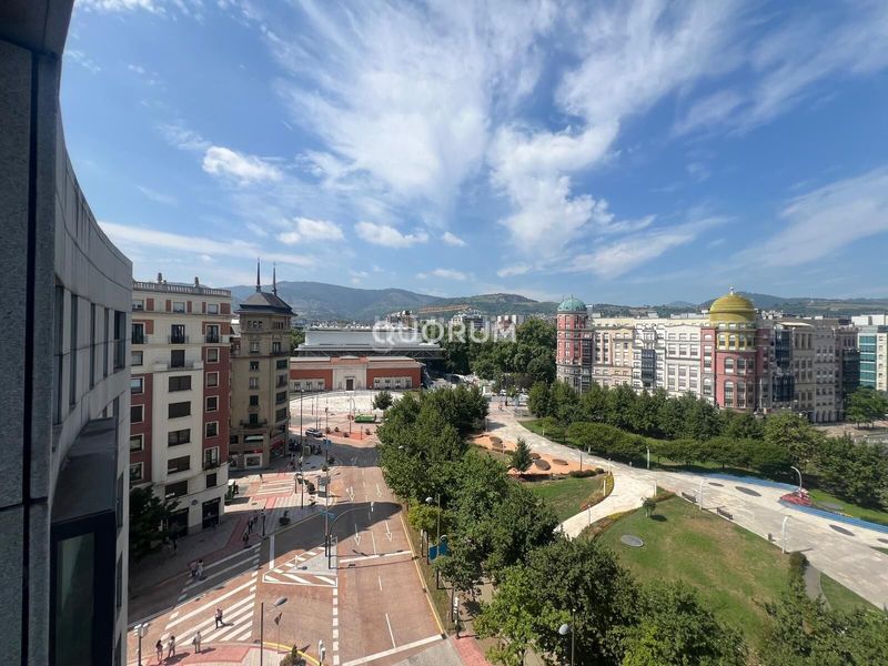 Foto 1268cde2-066b-4528-b5bd-272c2d8e65e9. Rent flat in Abandoibarra - Guggenheim Bilbao