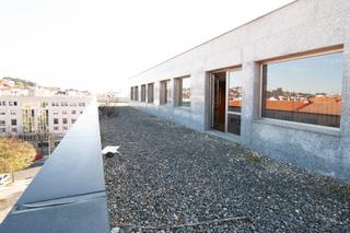 Location Bureau à Centro Urbano-Hirigunea. Amplia oficina de 95 m2, con 2 parcelas de garaje en zona estart