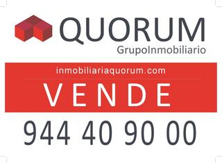 Aparcament cotxe a Urbi. Parcela de garaje amplia en el barrio de urbi