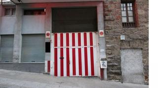 Parking voiture à Centro-Ariz-Uribarri. Parcela de garaje para coche mediano pequeño en zona centro