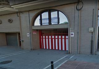 Parking coche en Kalero-Basozelai. Parcela de garaje en marcelino gonzalez