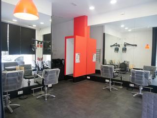 Lloguer Local Comercial a Centro-Ariz-Uribarri. Local acondicionado como peluquería con amplia carencia en zona