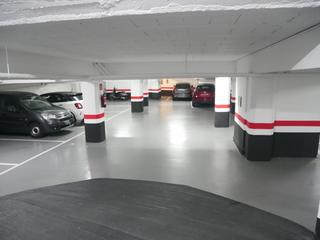 Parking voiture à Centro-Ariz-Uribarri. Parcela de garaje en el centro