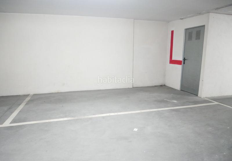 Foto b0ffa50f-e136-4a0d-9708-24f13ebe5a47. Aparcament cotxe a Kalero-Basozelai Basauri