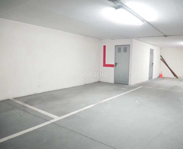 Foto e2dce8e0-387b-46af-8962-a814f6d33744. Aparcament cotxe a Kalero-Basozelai Basauri