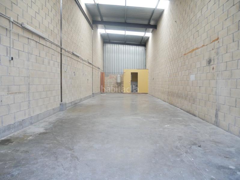 Foto 5dfe26bc-e33a-4218-9a2a-966cf602d115. Bâtiment à usage industriel dans San Miguel Basauri