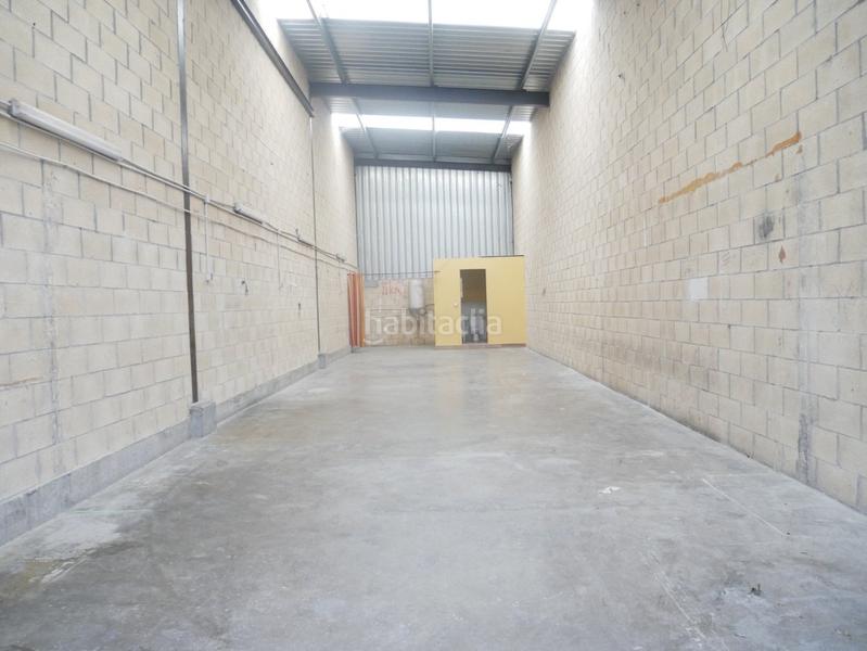 Foto d5e5d4f2-f688-49f9-a5ec-9d02a2c1e0aa. Bâtiment à usage industriel dans San Miguel Basauri