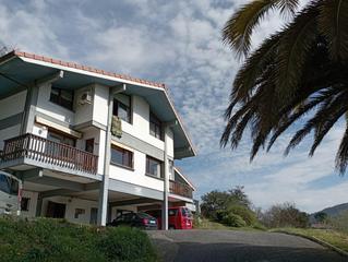 Xalet a Arrankudiaga. Chalet bifamiliar pareado con espectaculares vistas y con terren