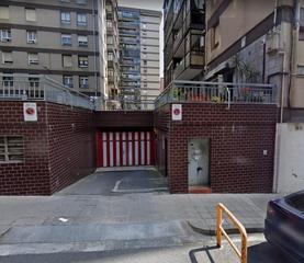 Aparcament cotxe a Centro-Ariz-Uribarri. Parcela de garaje en zona ariz