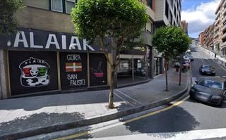 Lloguer Local Comercial a Kalero-Basozelai. Local comercial con entreplanta en zona ayuntamiento